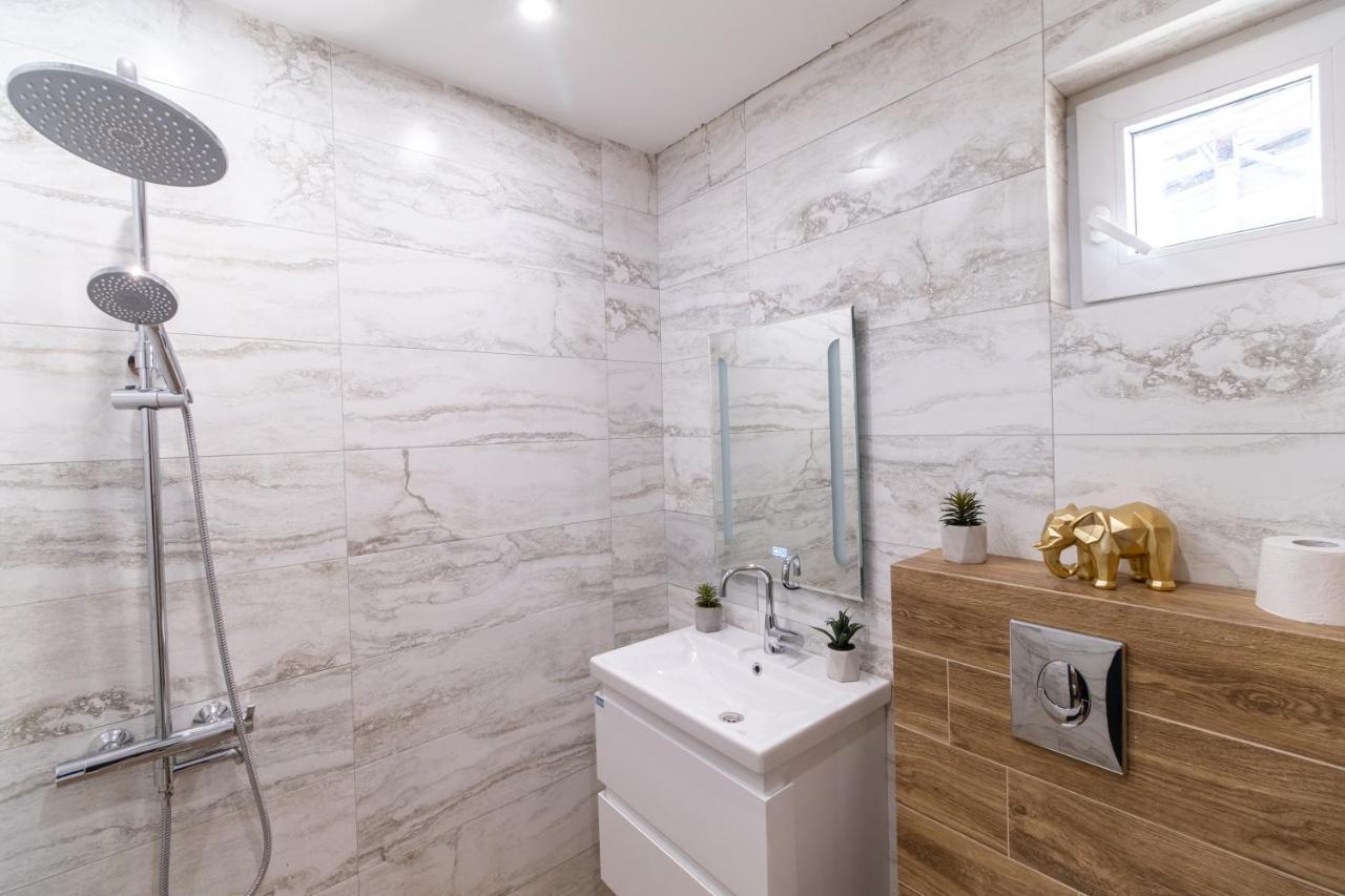 Chic 1Br Apartment With Balcony In Пловдив Екстериор снимка